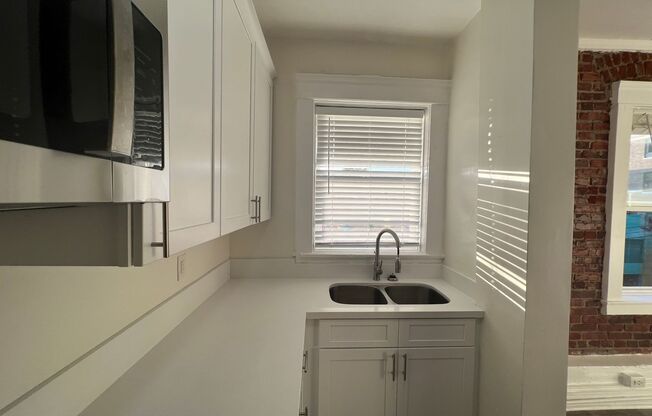 1 bed, 1 bath, $1,595, Unit 302