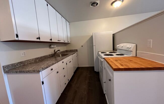 2 beds, 1 bath, $1,750, Unit Unit S