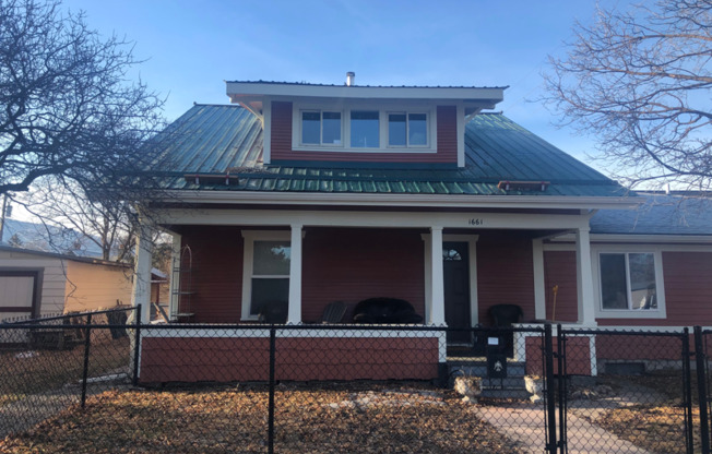 1661 S 8 ST W