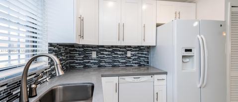 2740 W 61 ST