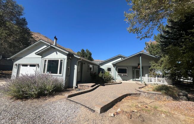 SPACIOUS! 4/4 Home in Gardnerville