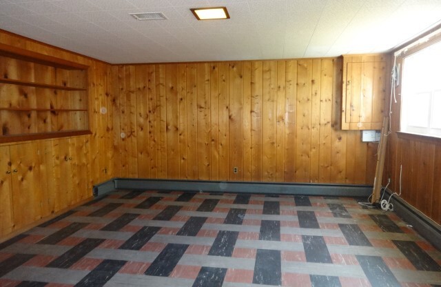 3 beds, 2 baths, $3,850