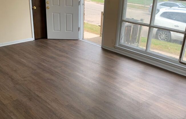 3BR SINGLE FAMILY HOME WITH FULL BASEMENT, GARAGE, YARD AND PARKING. NICE!