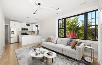 4153 N HERMITAGE AVE