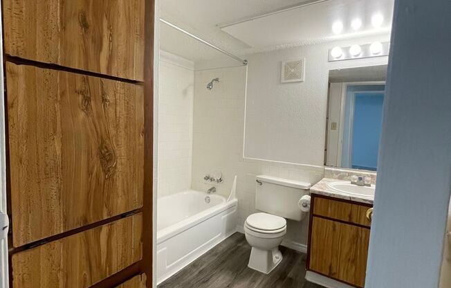 2 beds, 2 baths, 902 sqft, $1,004, Unit 240
