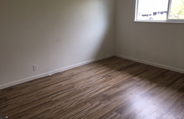 2 beds, 1 bath, 900 sqft, $2,500