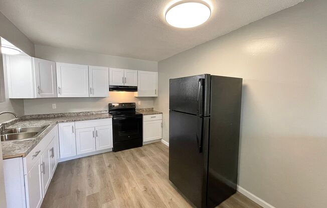 2 beds, 1 bath, $1,295, Unit 221