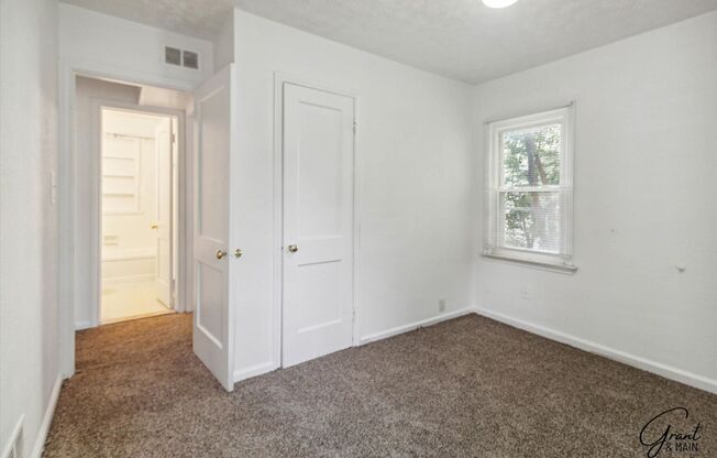 3 beds, 1 bath, $1,100