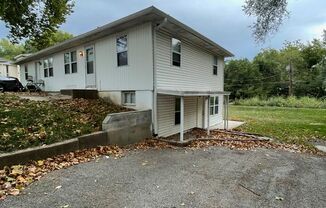 Cute 2 Bedroom, 1 bathroom apartment in Riverside!