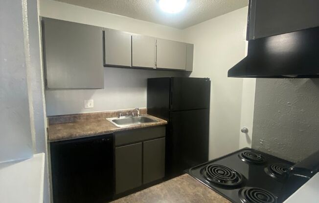 2 beds, 1 bath, 900 sqft, $1,051, Unit 09H