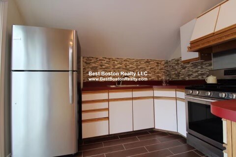 22 LAKESIDE AVE