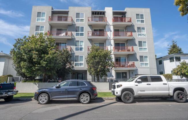 1215 S Bedford St #201