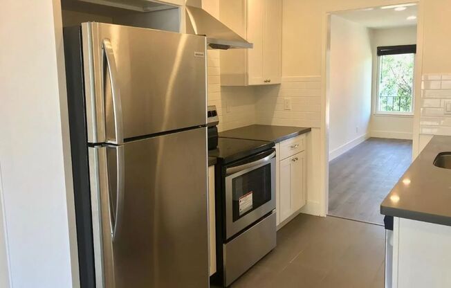 2 beds, 1 bath, 800 sqft, $2,150, Unit 4