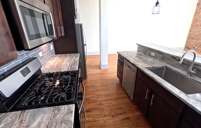 2 beds, 1 bath, 1,150 sqft, $2,595, Unit 1432-309