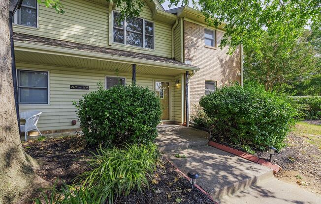 Available Now! Franklin End Unit Townhouse! 3 Bed, 2 Full Baths with Fenced Patio & Covered Parking.