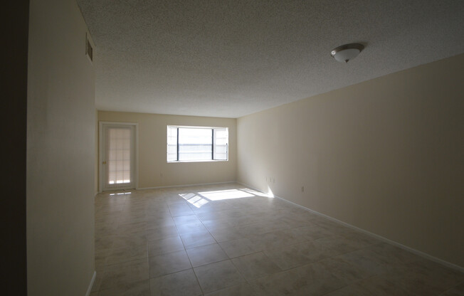 2B/ 1B 1st Floor Condo in Baywood  Meadows AVAILABLE JANUARY 22nd!