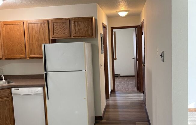 2 beds, 1 bath, $900, Unit 1-204