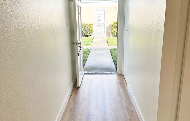 2 beds, 1 bath, 900 sqft, $2,350, Unit S-2