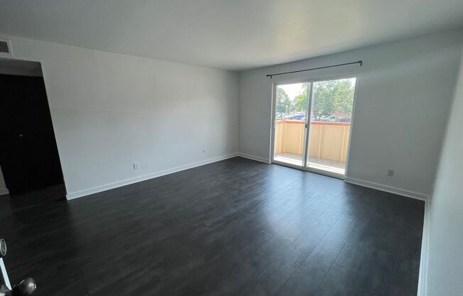 Charming One-Bedroom Condo with Southern Exposure and Prime Location!