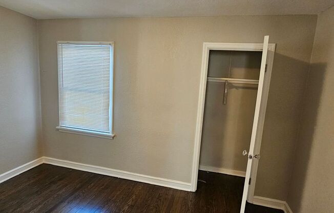 2 Bedroom 1.5 Bath plus 2 dens - Newly renovated