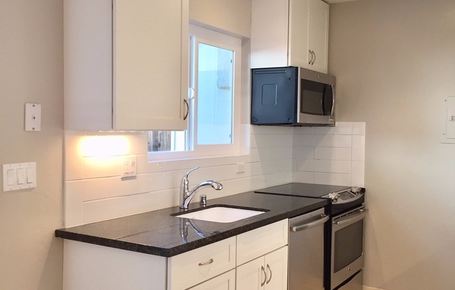 2 beds, 1.5 baths, 1,000 sqft, $3,195, Unit 52