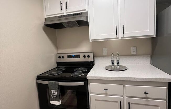 1 bed, 1 bath, 714 sqft, $1,795, Unit 060