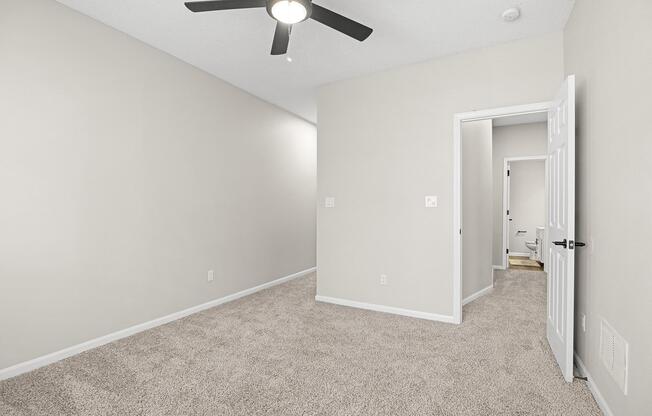 1 bed, 1.5 baths, 925 sqft, $1,405