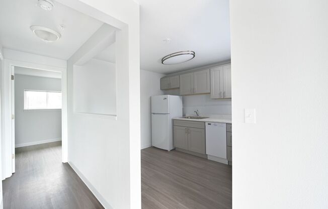 1 bed, 1 bath, 650 sqft, $1,300, Unit 12