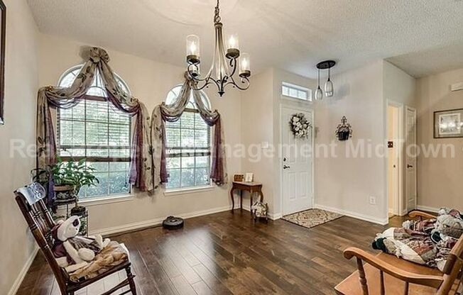 Spacious, Freshly Updated Family Home in Prime Mansfield Location!