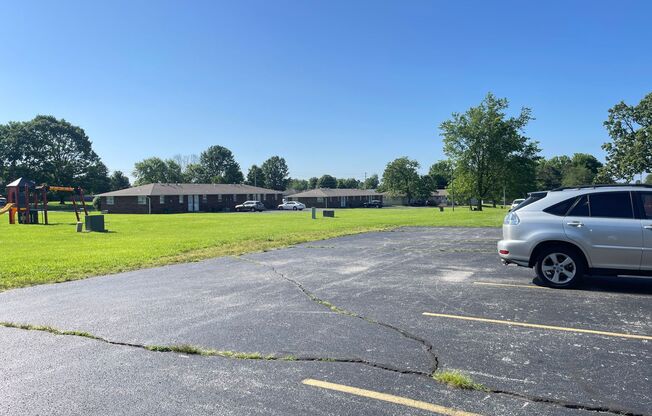 2 beds, 1 bath, 900 sqft, $850, Unit B8