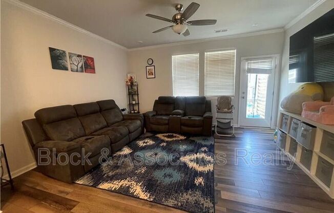 1251 HERB GDN WAY