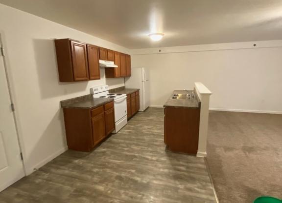 2 beds, 1 bath, 750 sqft, $1,000