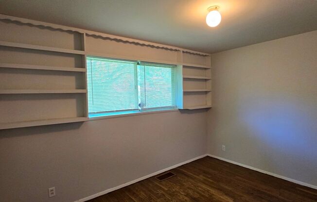 3 beds, 1 bath, $1,200