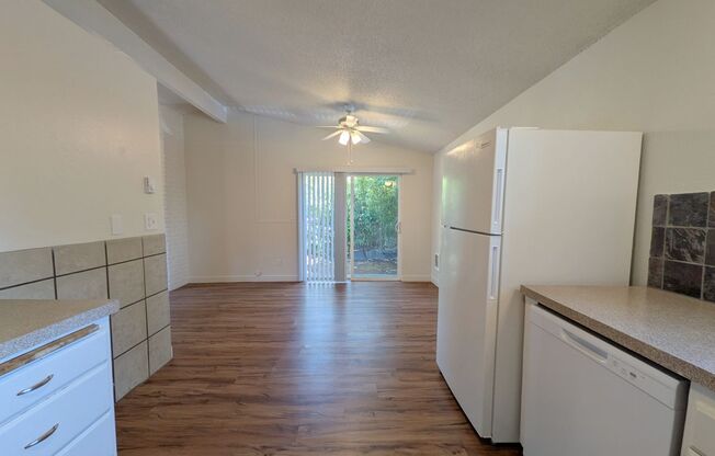 2 beds, 1 bath, 800 sqft, $1,365, Unit 3485-05