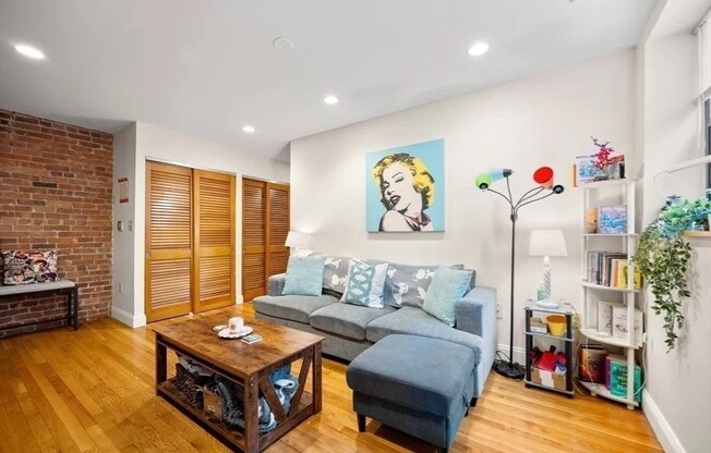 95 Gainsborough St 102