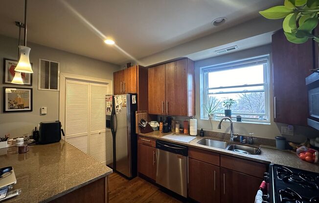 2 beds, 1 bath, $1,750, Unit 4228 #2N