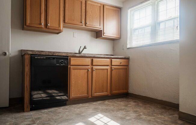 3 beds, 1 bath, 1,170 sqft, $1,450, Unit E111