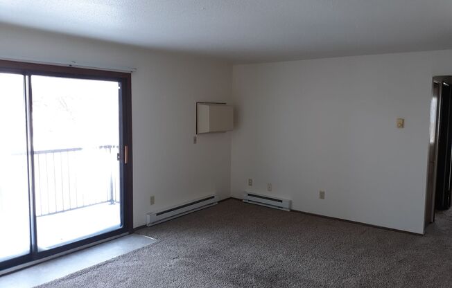 2 beds, 1 bath, 650 sqft, $720, Unit 817-17