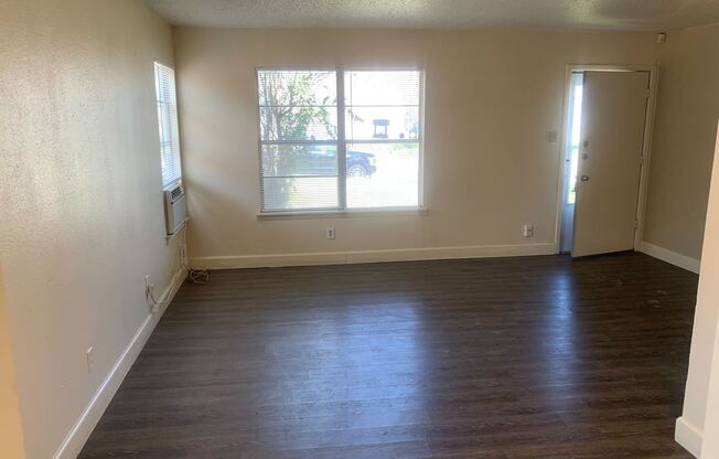 2004 W MISTLETOE AVE