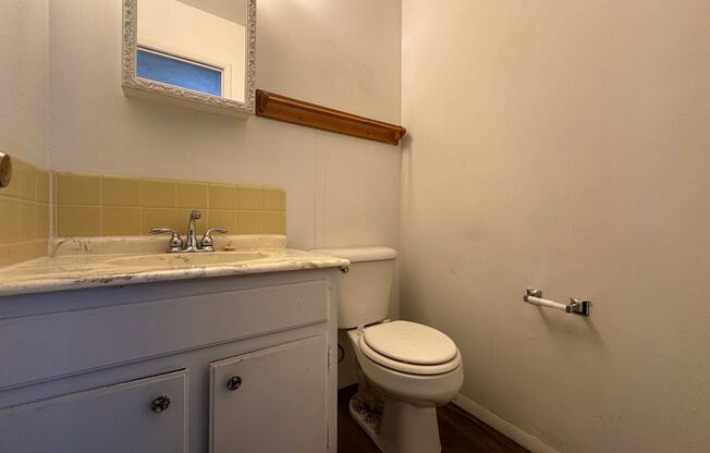 2 beds, 1.5 baths, $1,099, Unit 4