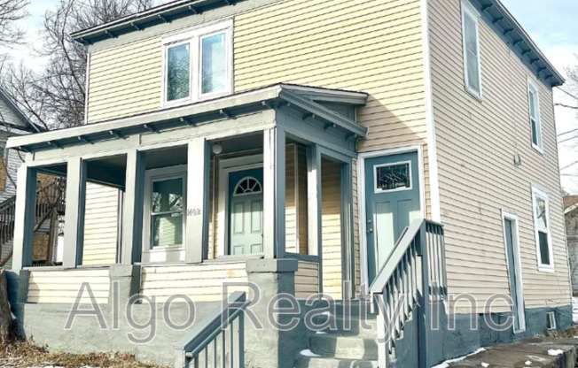 1402 N 21 AVE