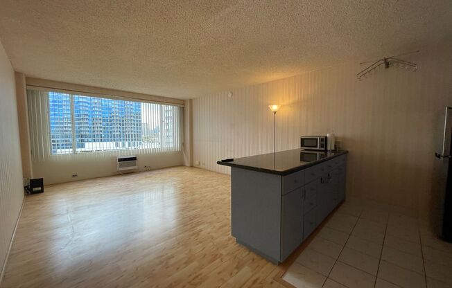 PACIFIC GRAND near Ala Moana - Electricity Included!