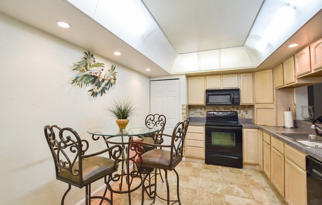 Beautiful 2 Bed 2 Bath Furnished Condo for Rent in Altamonte Springs, FL!