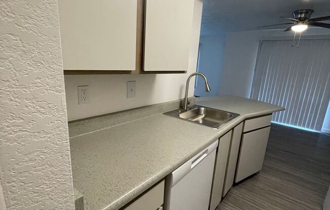 2 beds, 1 bath, 902 sqft, $1,150, Unit H - 085*