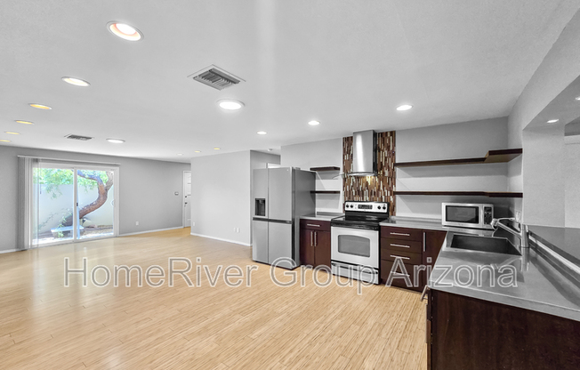 7613 E MINNEZONA AVE