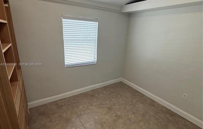 2816 Pine Tree Dr