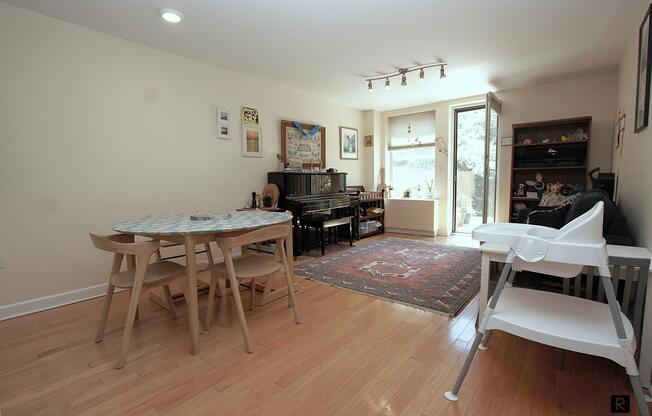 100 STERLING PL