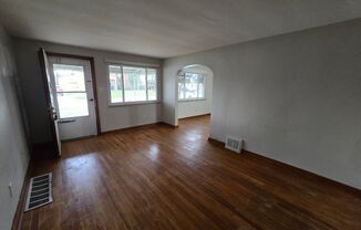 3 beds, 1 bath, $1,300