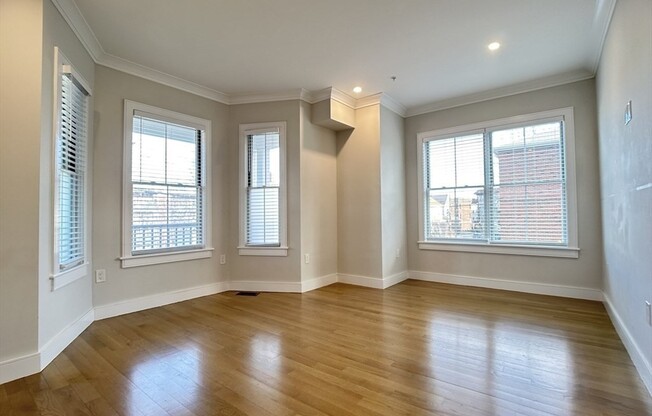 13 GREYLOCK RD