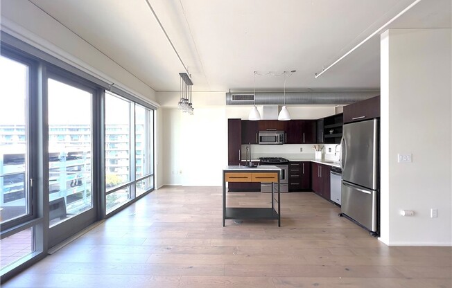 1 bed, 1 bath, 990 sqft, $3,200, Unit 606